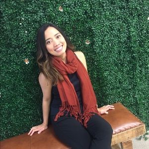 Meet your Posher, Aina